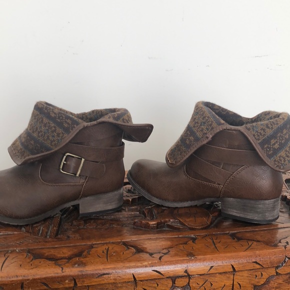 NEVER WORN LUGGAGE ROLLABLE SHORT BOOT - Picture 2 of 7